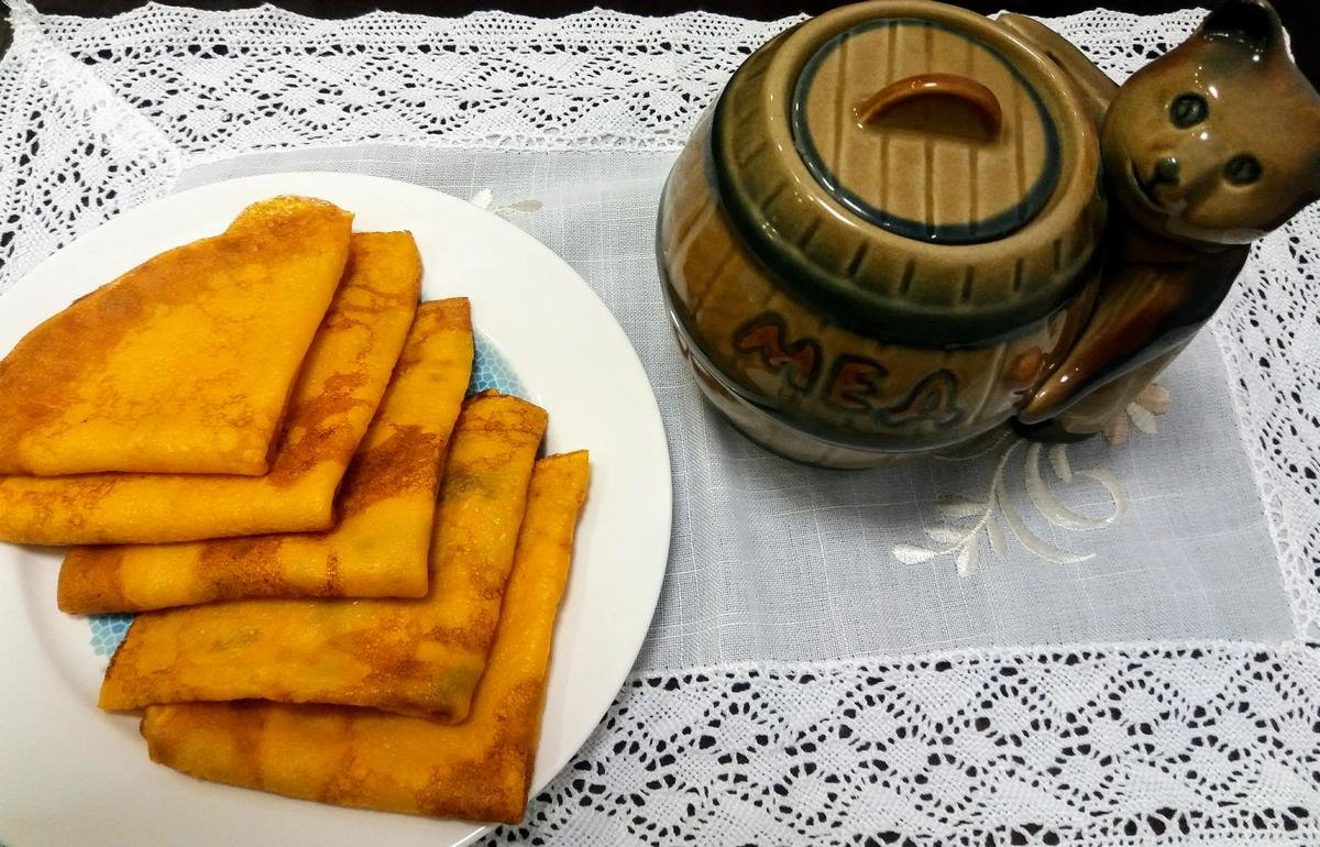 Морковные блины - отличный способ добавить привычным блинам нового вкуса