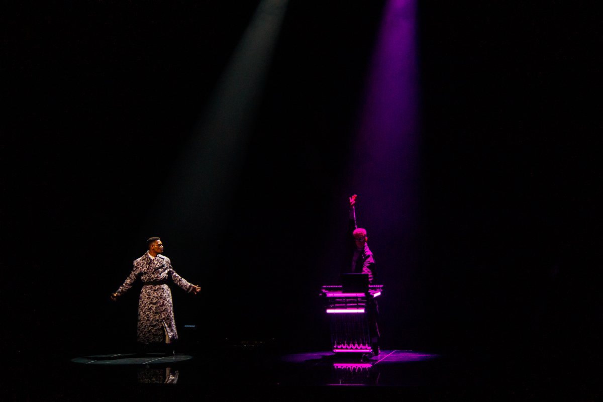 Все выглядело и звучало ультрасовременно Все выглядело и звучало ультрасовременно