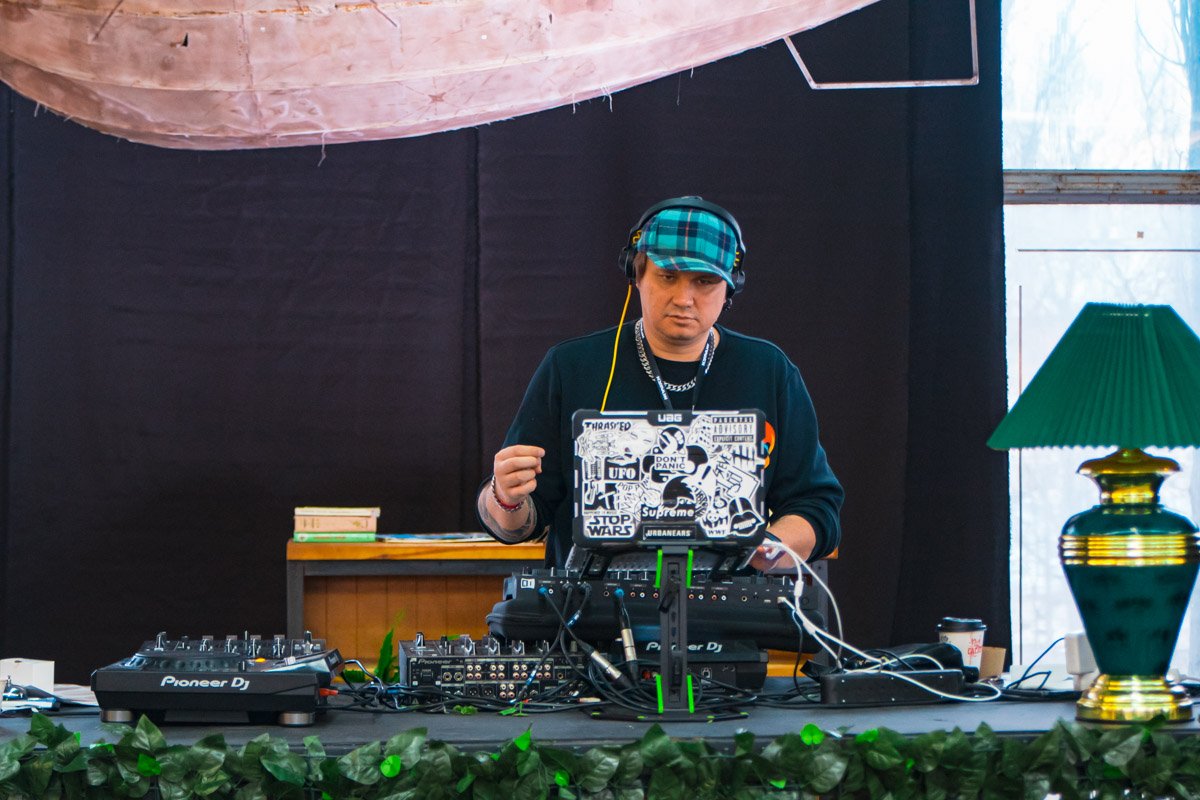 Который, к слову, немного изменил формат, но все так же радует десятки своих гостей крутыми развлечениями Который, к слову, немного изменил формат, но все так же радует десятки своих гостей крутыми развлечениями