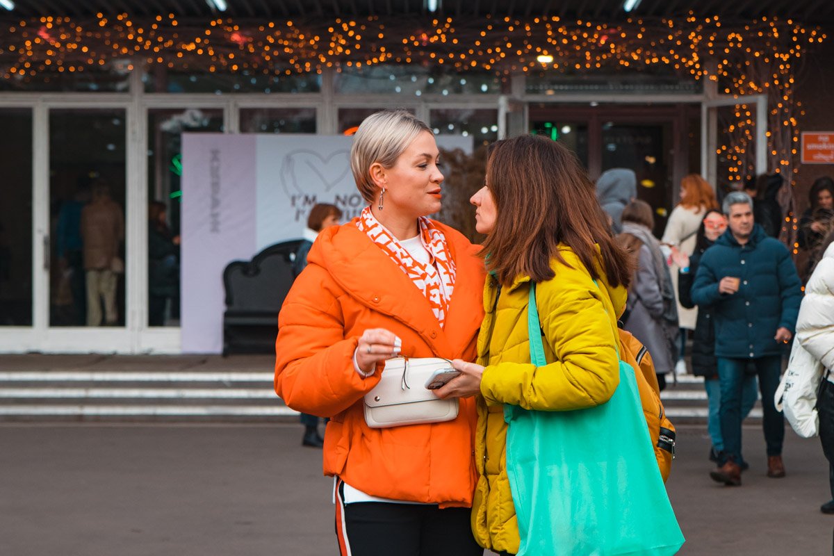 Если на улице хмуро, яркие люди спасают ситуацию Если на улице хмуро, яркие люди спасают ситуацию