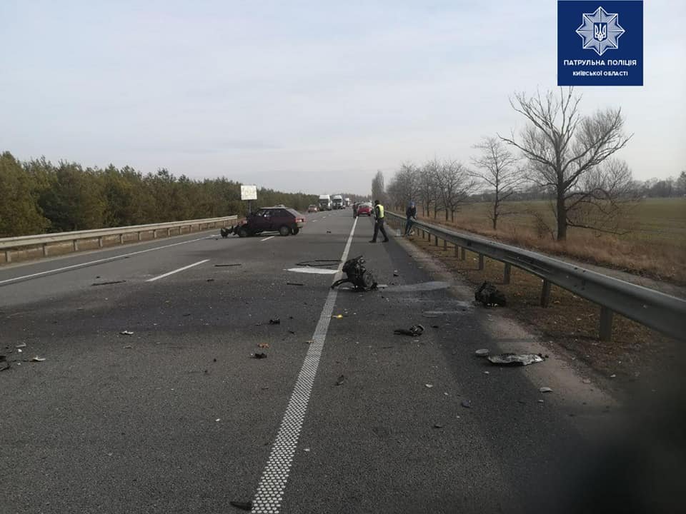 На автодороге в районе села Микуличи, Бородянского района, произошла масштабная авария На автодороге в районе села Микуличи, Бородянского района, произошла масштабная авария