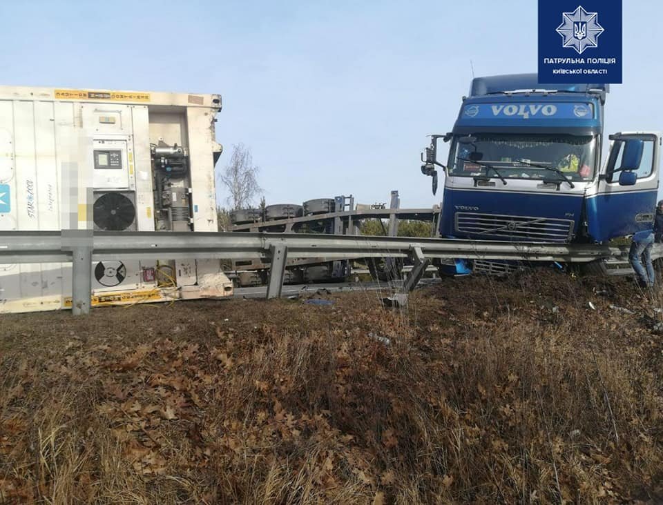 Участниками стали легковые автомобили и и грузовика Участниками стали легковые автомобили и и грузовика