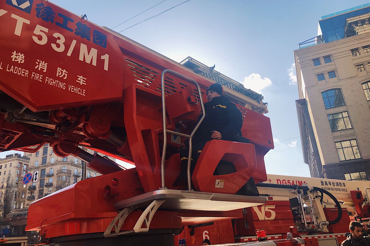 Потом решили испробовать лестницу 