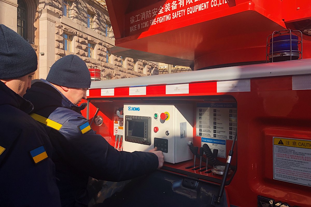 Но спасателям не удалось испытать пожарную лестницу