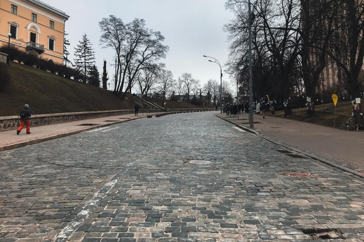 Шесть лет назад тут гибли люди Шесть лет назад тут гибли люди