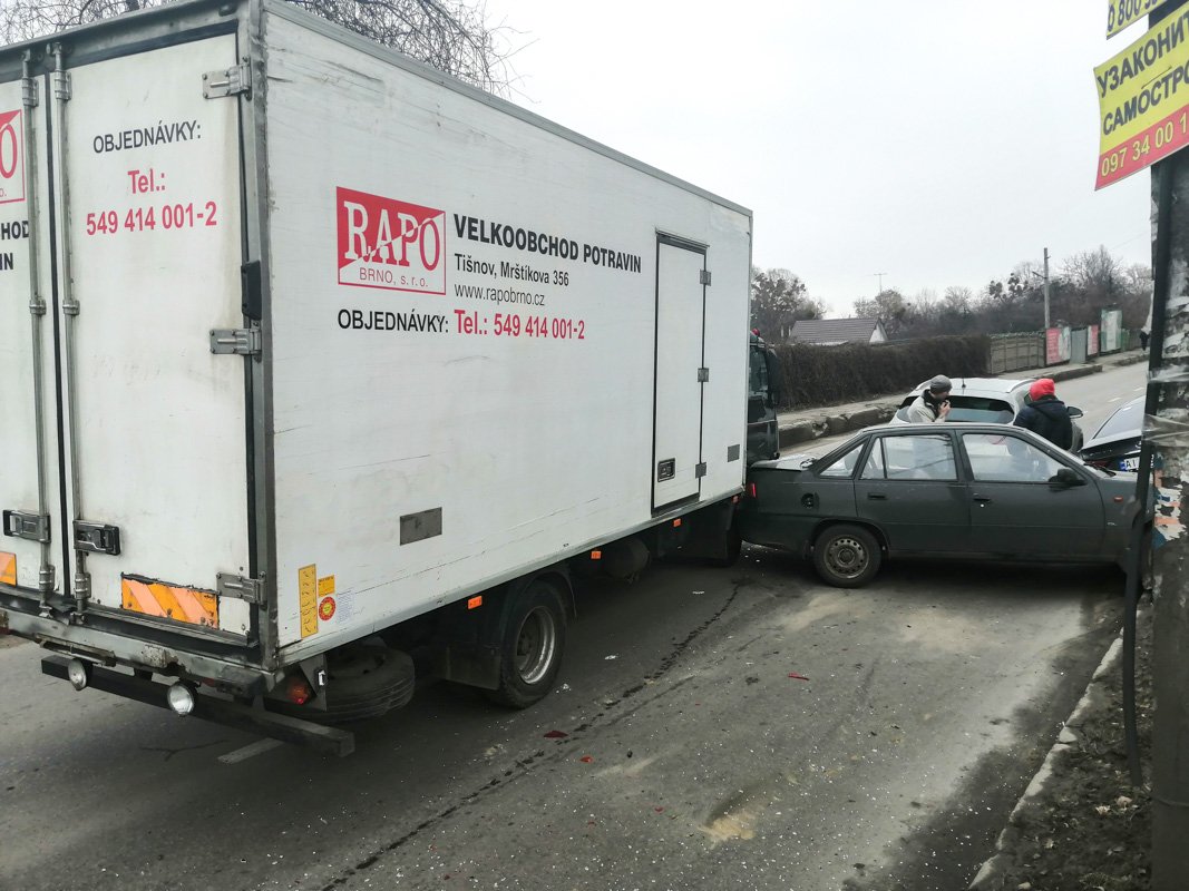 У грузовика отказали тормоза 