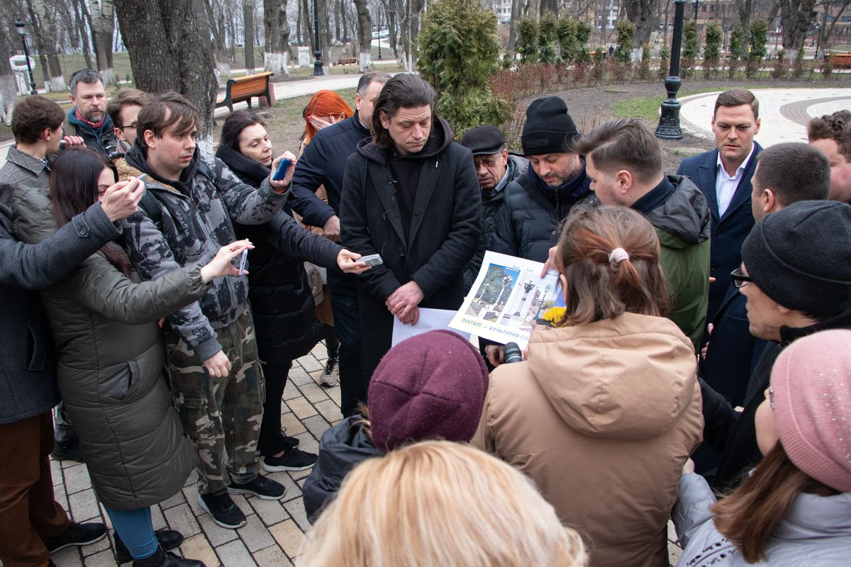 Но отремонтировать и вернуть снятые светильники можно лишь за деньги общественности 