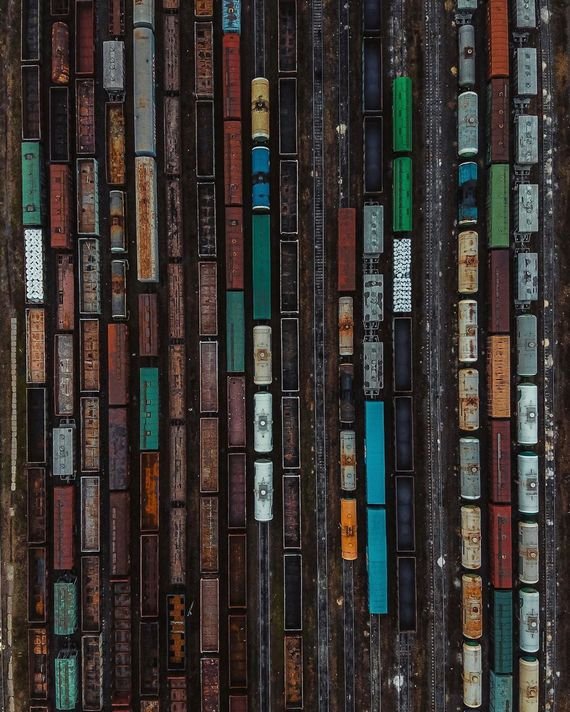 Вагоны возле вагоноремонтного завода, в основном ожидающие ремонта Вагоны возле вагоноремонтного завода, в основном ожидающие ремонта