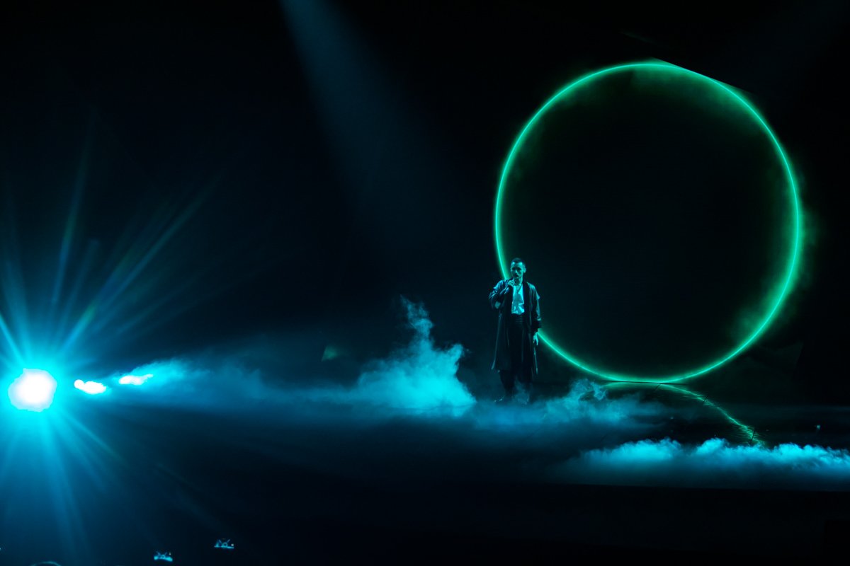 Певец удивил номером Певец удивил номером