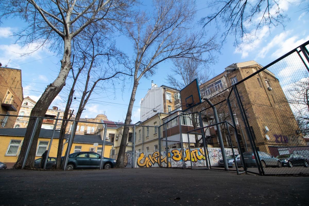 Безлюдные дворы 