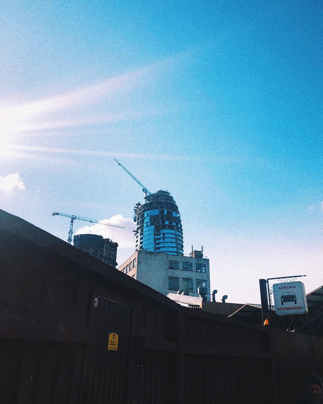 @max_torpan показывает как будущее Киева уже выглядывает из-за забора