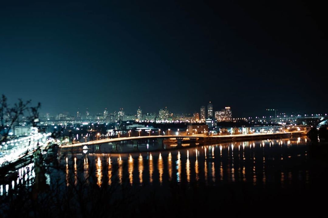 Завершаем подборку также, как и начинали - с ночного Киева. Фото - @kemosade_