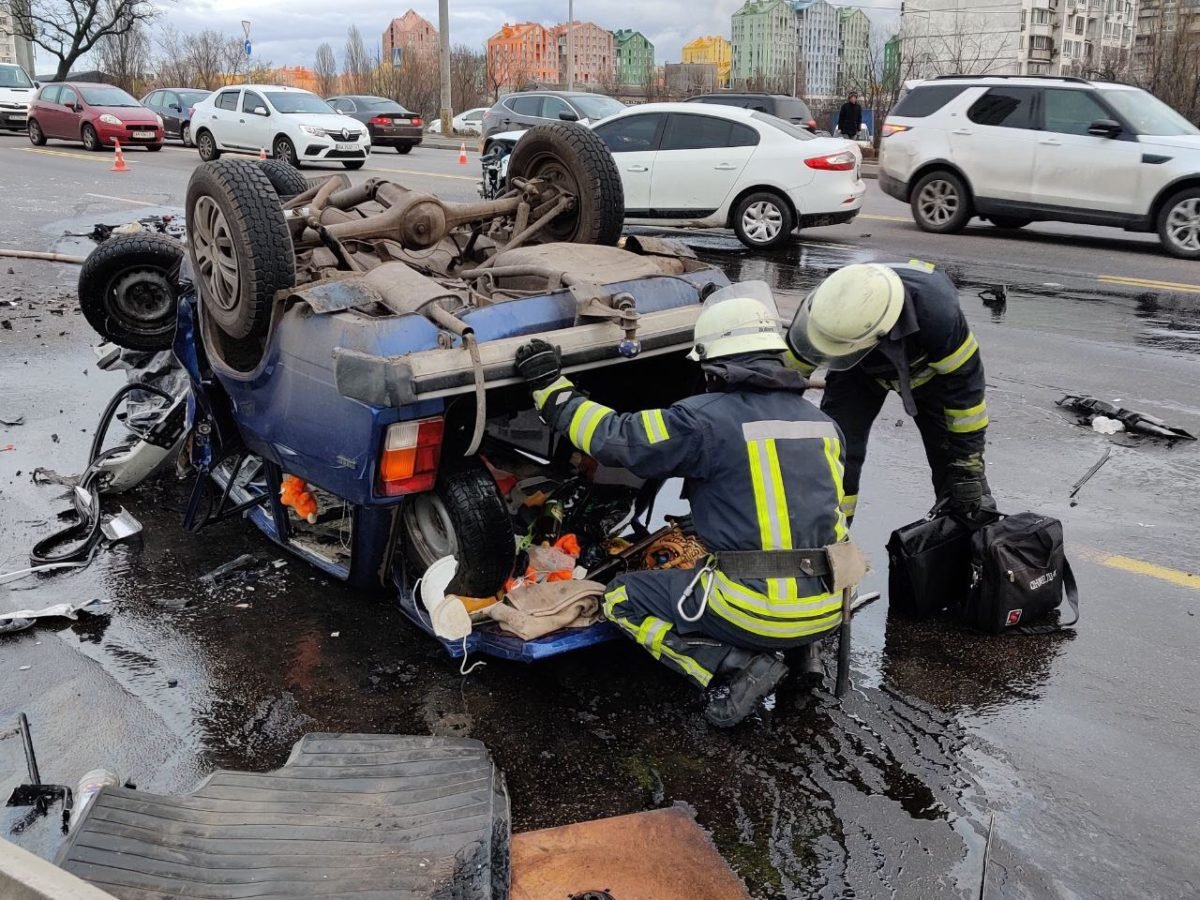 Столкнулись Renault Fluence и ВАЗ-21043 Столкнулись Renault Fluence и ВАЗ-21043