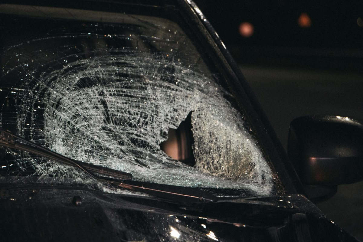 Удар пришелся на водительскую сторону автомобиля