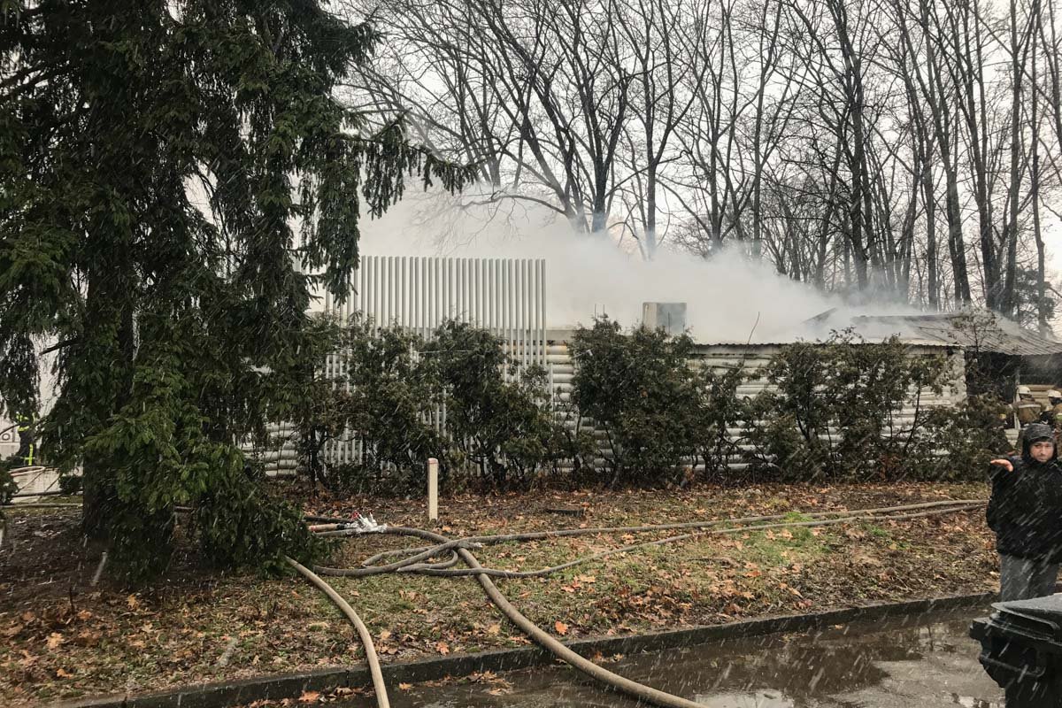 Ранним утром 24 февраля в Киеве по адресу проспект Глушкова, 1 произошел пожар Ранним утром 24 февраля в Киеве по адресу проспект Глушкова, 1 произошел пожар