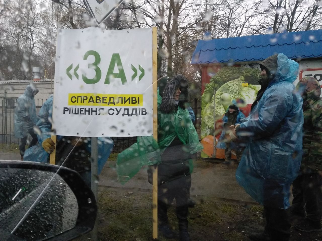 Один из редких плакатов, на которых можно хоть что-то рассмотреть Один из редких плакатов, на которых можно хоть что-то рассмотреть