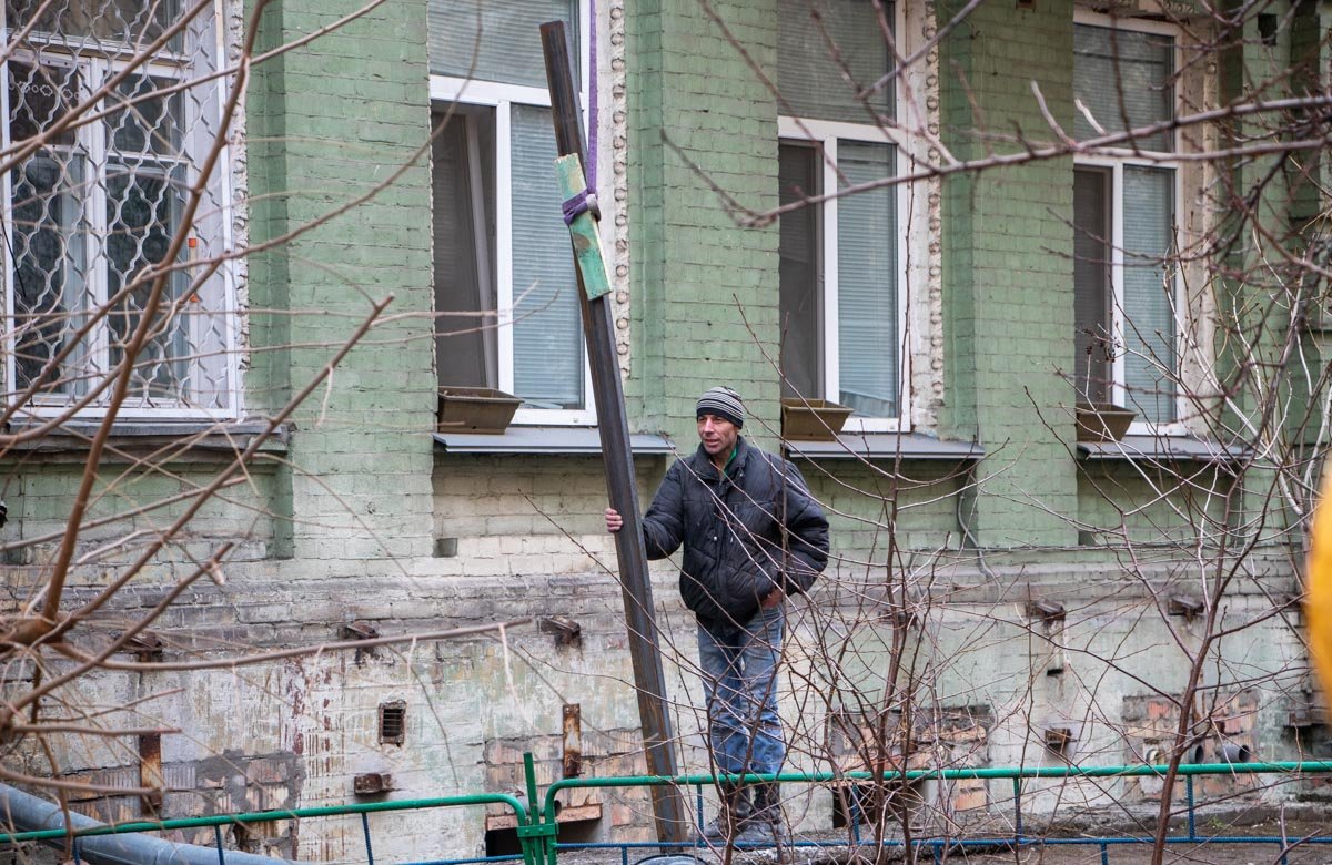 Жильцы сообщили, что владелица снесла оригинальные деревянные перекрытия и изменила разведения горячей воды на чердаке Жильцы сообщили, что владелица снесла оригинальные деревянные перекрытия и изменила разведения горячей воды на чердаке