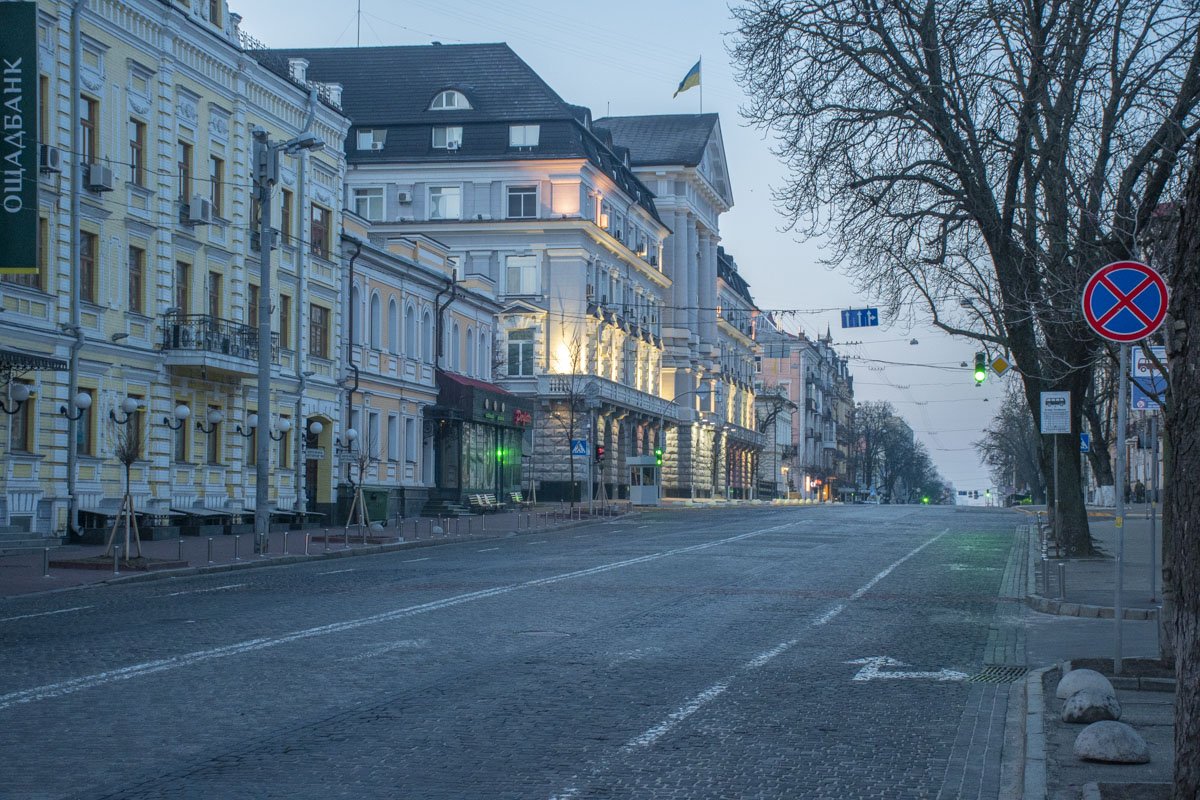 7 утра, а на улицах ни души