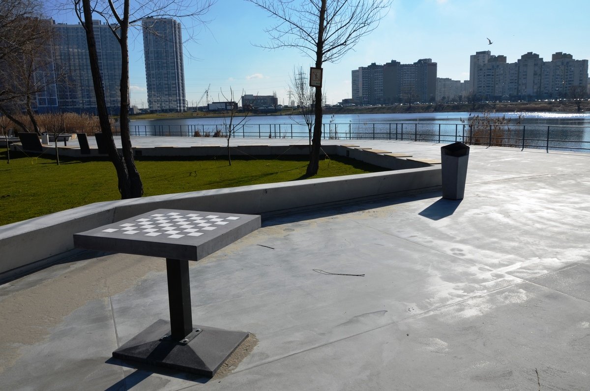 Также здесь можно будет проводить шахматные поединки