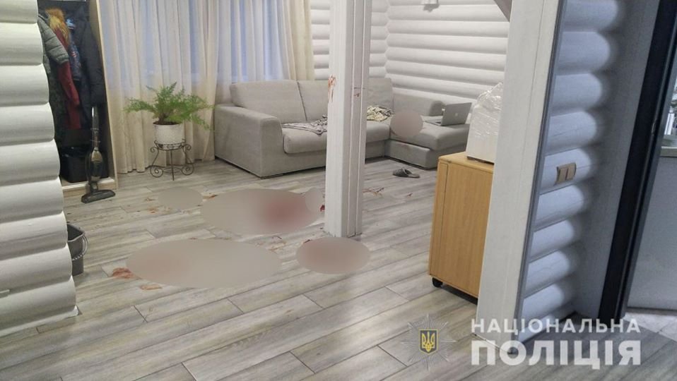 Под Киевом 14-летний парень порезал тетю, 4-летнего брата и гонялся с топором за матерью Под Киевом 14-летний парень порезал тетю, 4-летнего брата и гонялся с топором за матерью