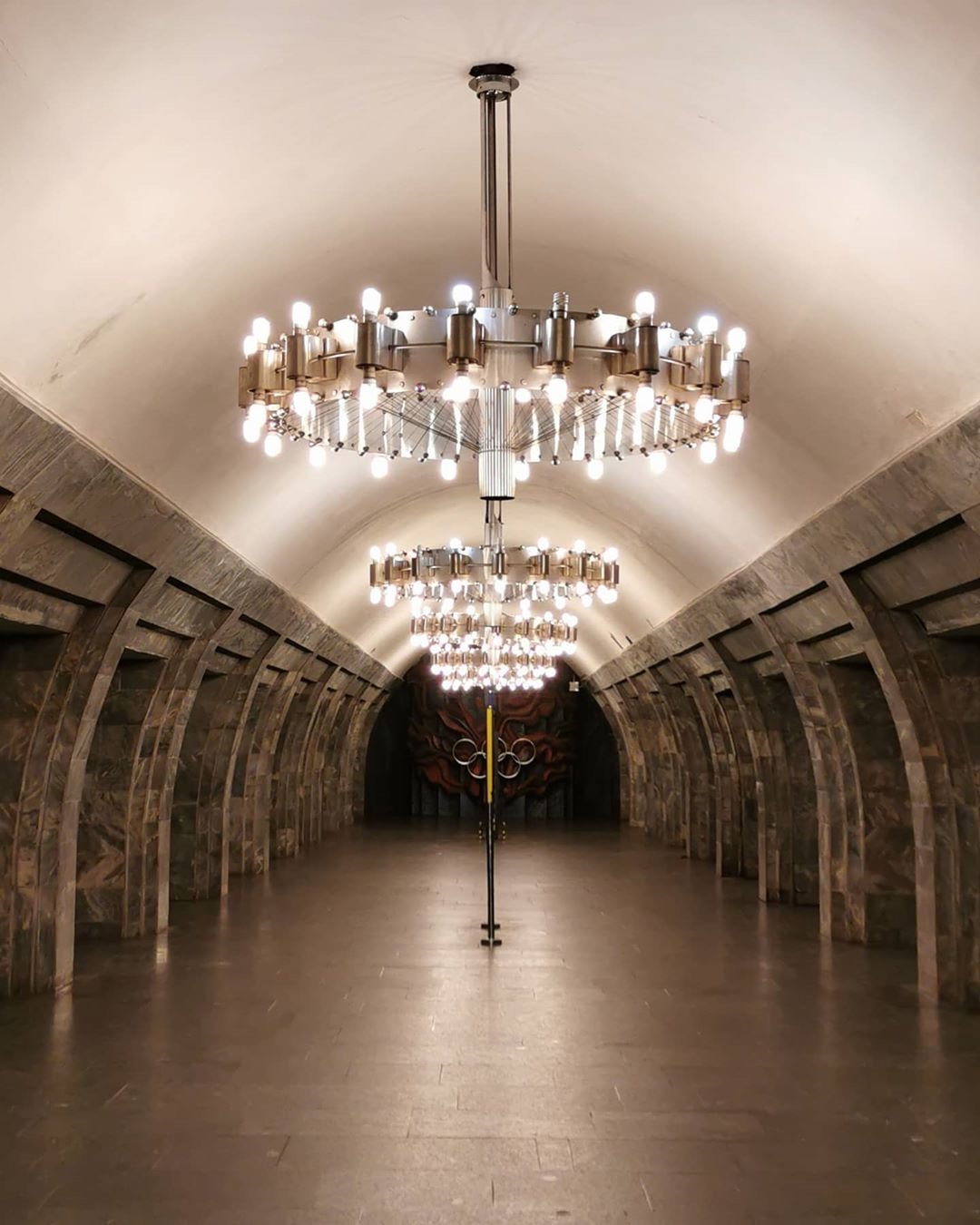 А если у вас вдруг аллергия, найти красоту можно и под землей. Фото - @blackthor_0891 А если у вас вдруг аллергия, найти красоту можно и под землей. Фото - @blackthor_0891