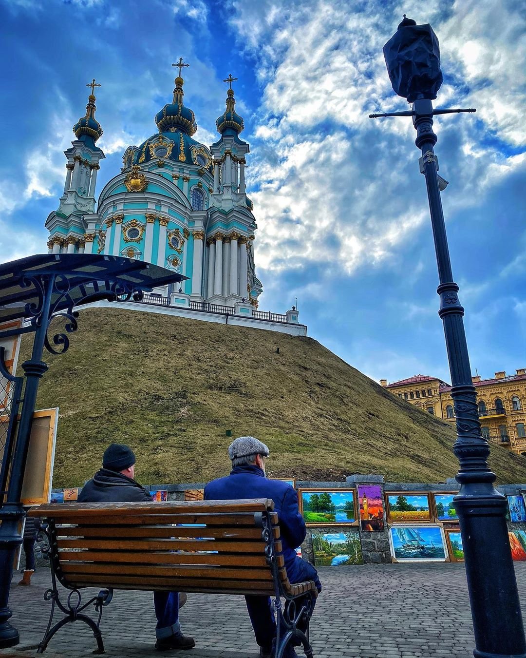 Андреевская церковь выглядит величественно и прекрасно. Особенно на таком фактурном фоне как у @erichuangch Андреевская церковь выглядит величественно и прекрасно. Особенно на таком фактурном фоне как у @erichuangch