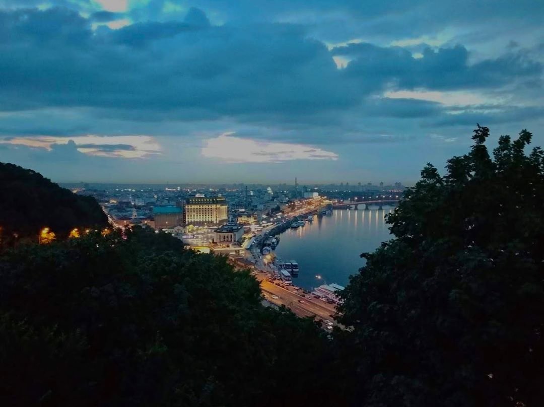 Впрочем, виды га Днепр не менее прекрасны. Фото - @yomigaeri8 Впрочем, виды га Днепр не менее прекрасны. Фото - @yomigaeri8