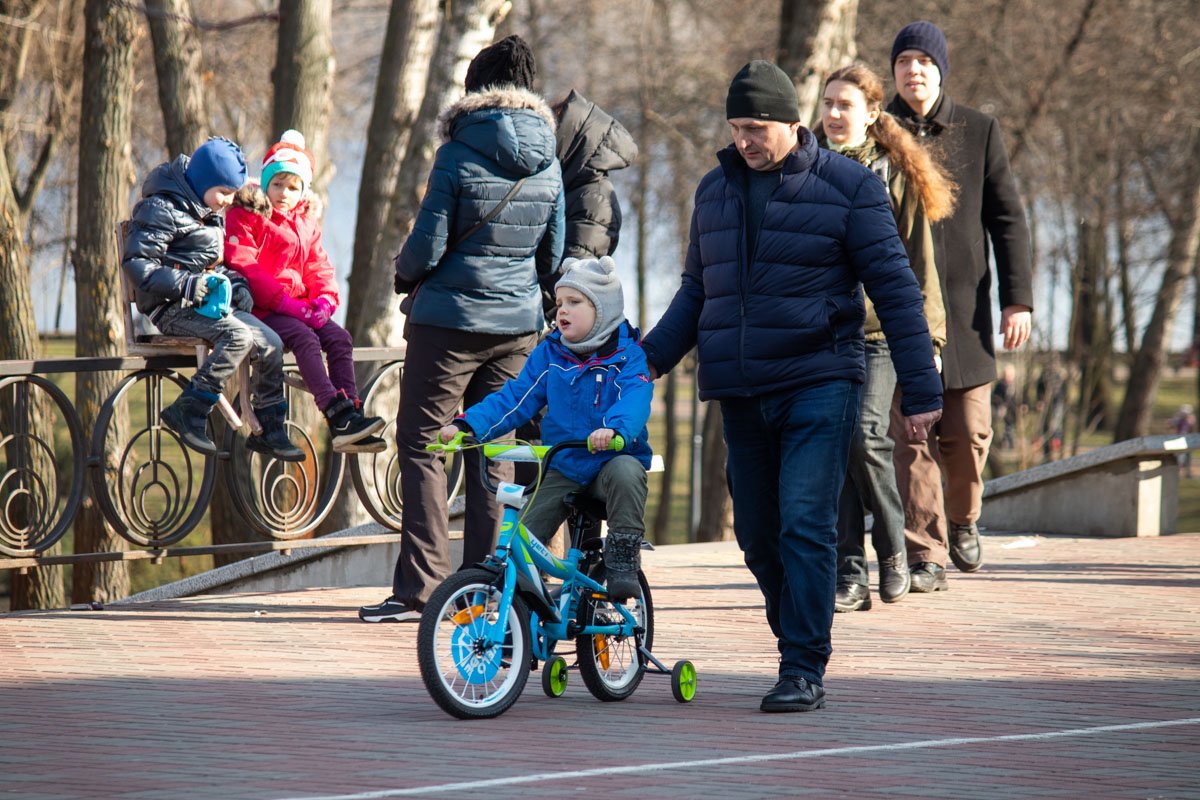 Весна - отличный повод провести время с ребенком в парке Весна - отличный повод провести время с ребенком в парке