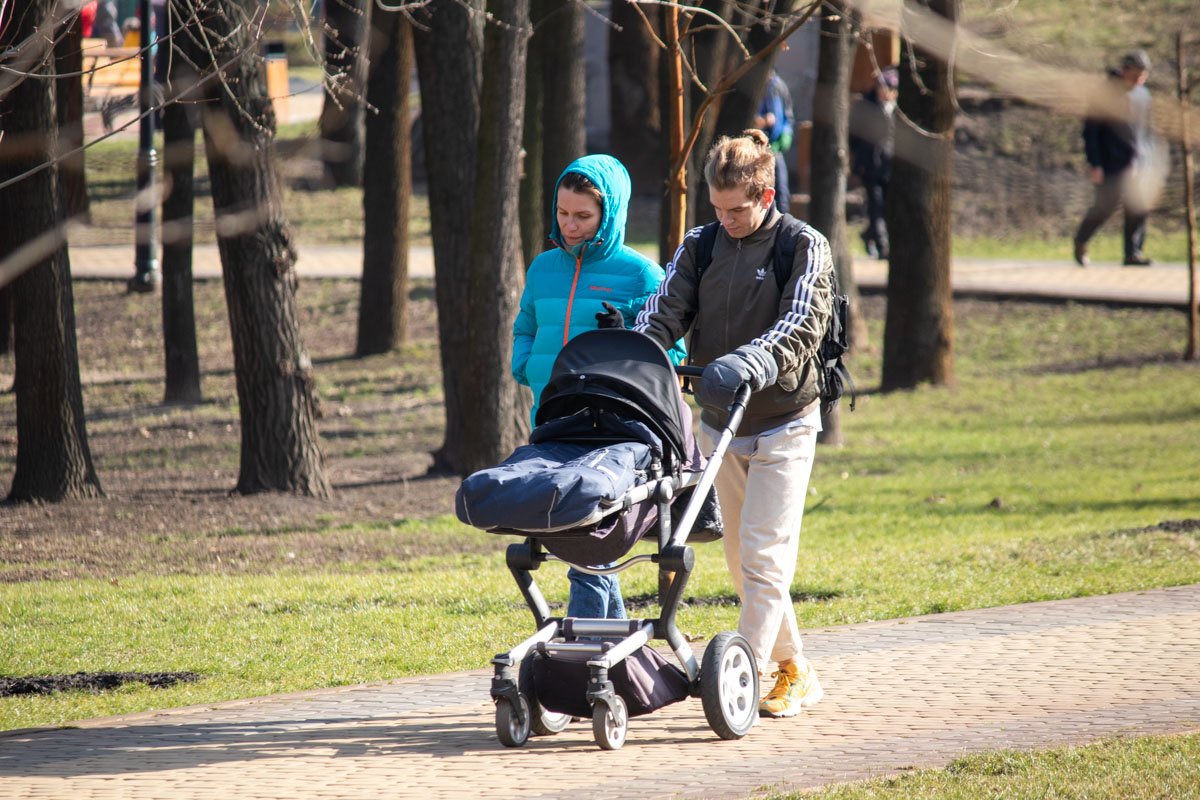 И неважно, сколько ребенку лет - насладиться волшебной погодой могут все: от мала до велика И неважно, сколько ребенку лет - насладиться волшебной погодой могут все: от мала до велика
