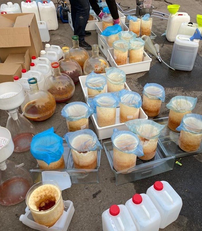 Общий вес изъятых наркотических, психотропных веществ и прекурсоров составил более 2 тонн Общий вес изъятых наркотических, психотропных веществ и прекурсоров составил более 2 тонн