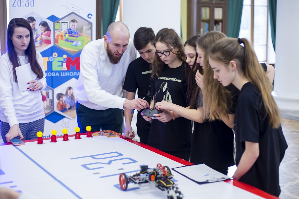 Даже роботами можно было поуправлять Даже роботами можно было поуправлять