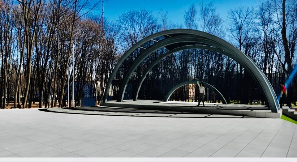 Также рядом с фонтаном появятся сцена и танцевальная площадка Также рядом с фонтаном появятся сцена и танцевальная площадка