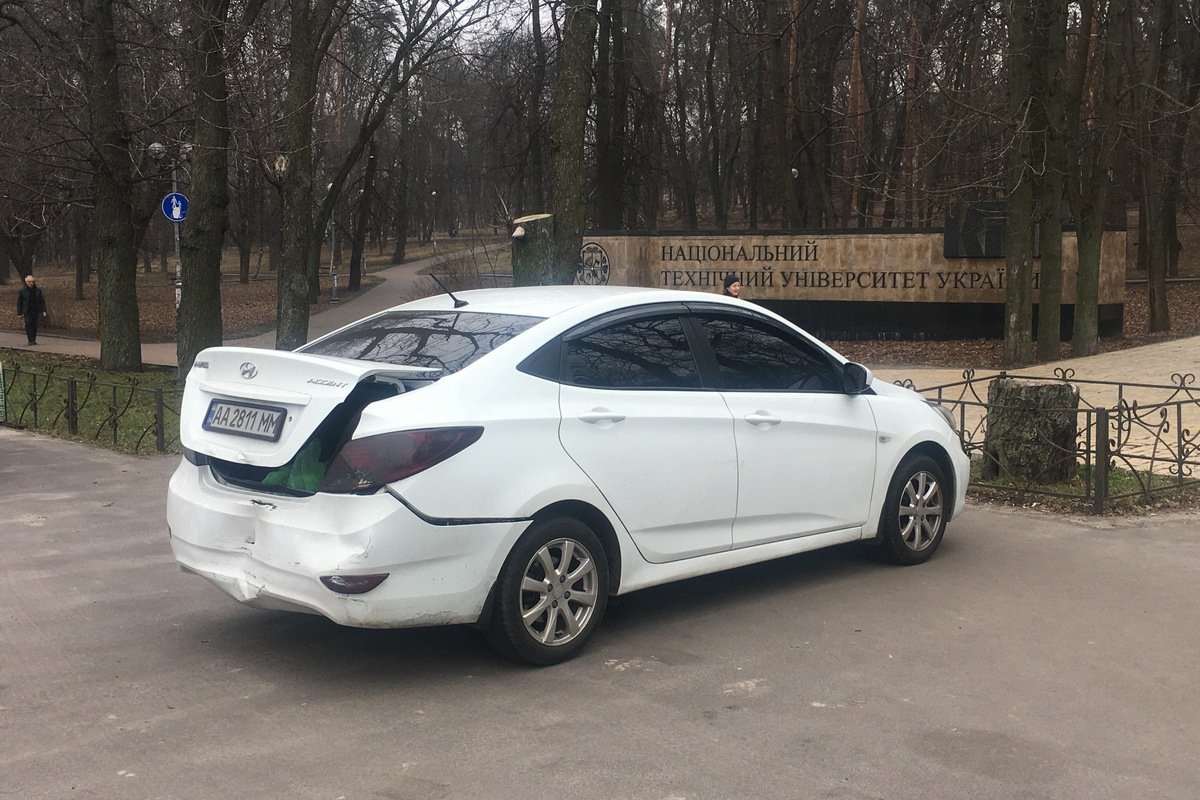 Напротив зоопарка в Киеве произошло ДТП с участием Suzuki и Hyundai