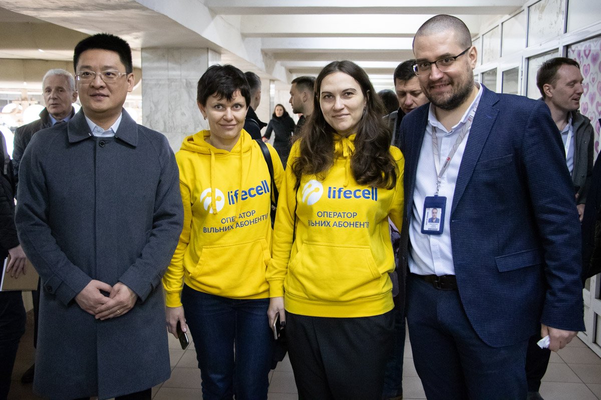 В запуске пилотного проекта скоростного интернета на станции метро "Академгородок" приняли основные операторы мобильной связи