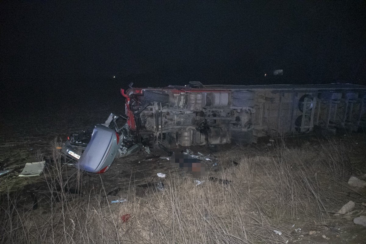 Столкнулись Peugeot и фура Renault