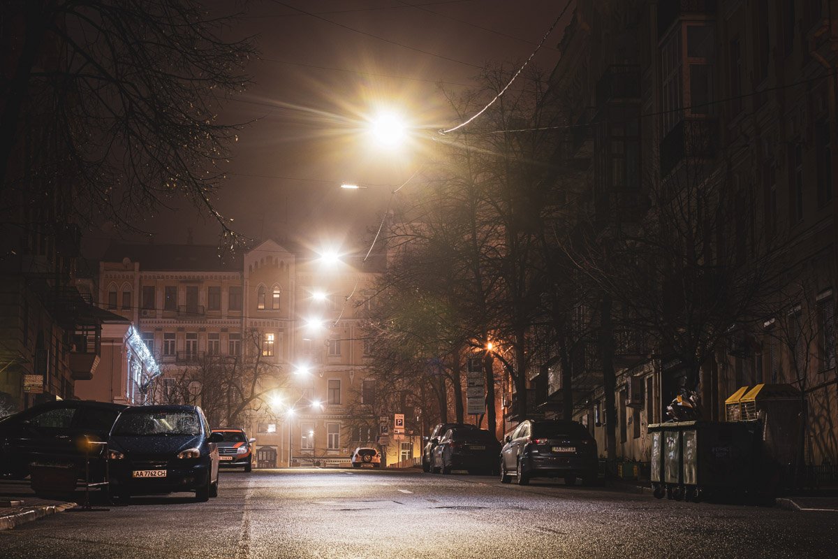 Пролегает от улицы Богдана Хмельницкого до улицы Ярославов Вал Пролегает от улицы Богдана Хмельницкого до улицы Ярославов Вал