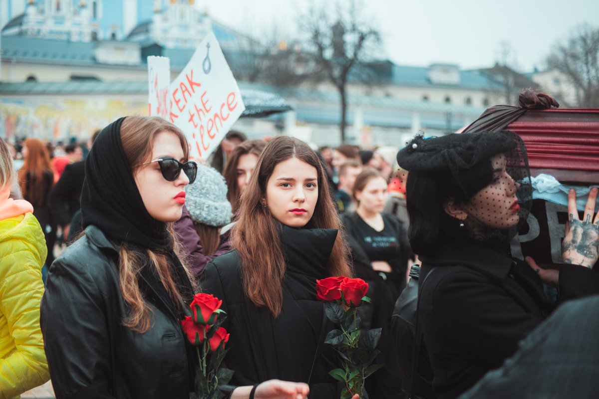 Хоронить феминизм