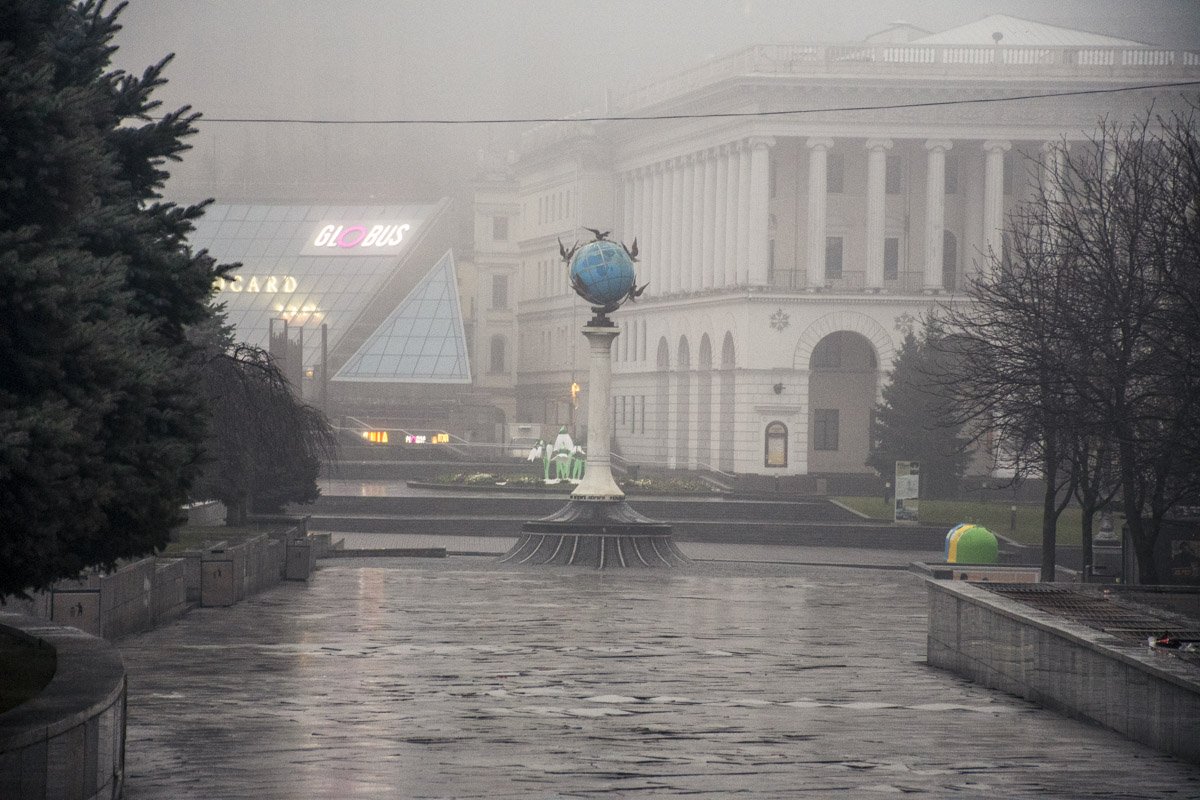 Утро выходного понедельника - это время, когда даже на Майдане невозможно встретить людей Утро выходного понедельника - это время, когда даже на Майдане невозможно встретить людей