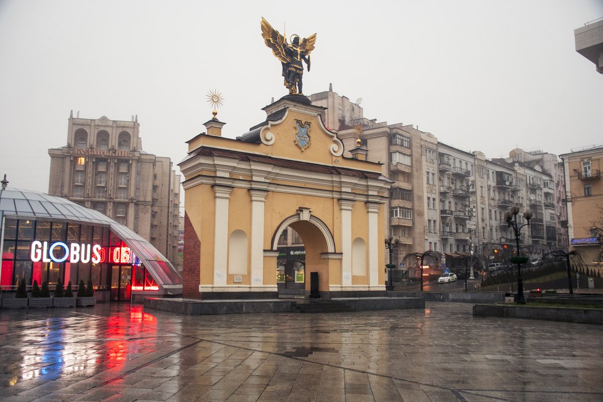 В то же время вблизи все наоборот, начинает играть еще более яркими красками В то же время вблизи все наоборот, начинает играть еще более яркими красками