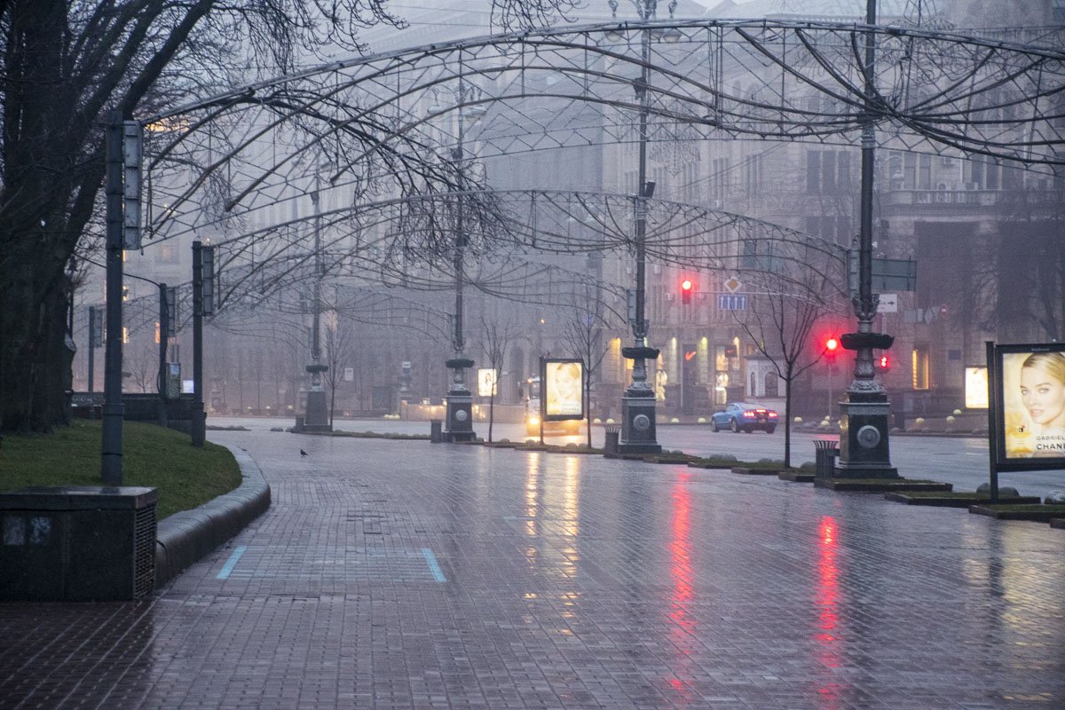 Все, что нужно знать о пустынности Киева - даже вечно живой Крещатик словно вымер Все, что нужно знать о пустынности Киева - даже вечно живой Крещатик словно вымер