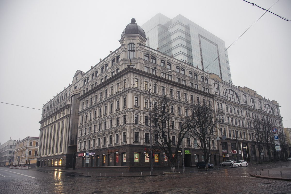 А уж какими монументальными могут быть здания в центре А уж какими монументальными могут быть здания в центре