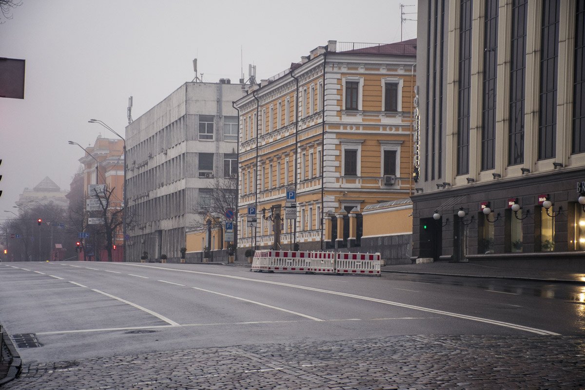И уже эта дорога из незолотого кирпича проведет свою экскурсию по самой истории И уже эта дорога из незолотого кирпича проведет свою экскурсию по самой истории