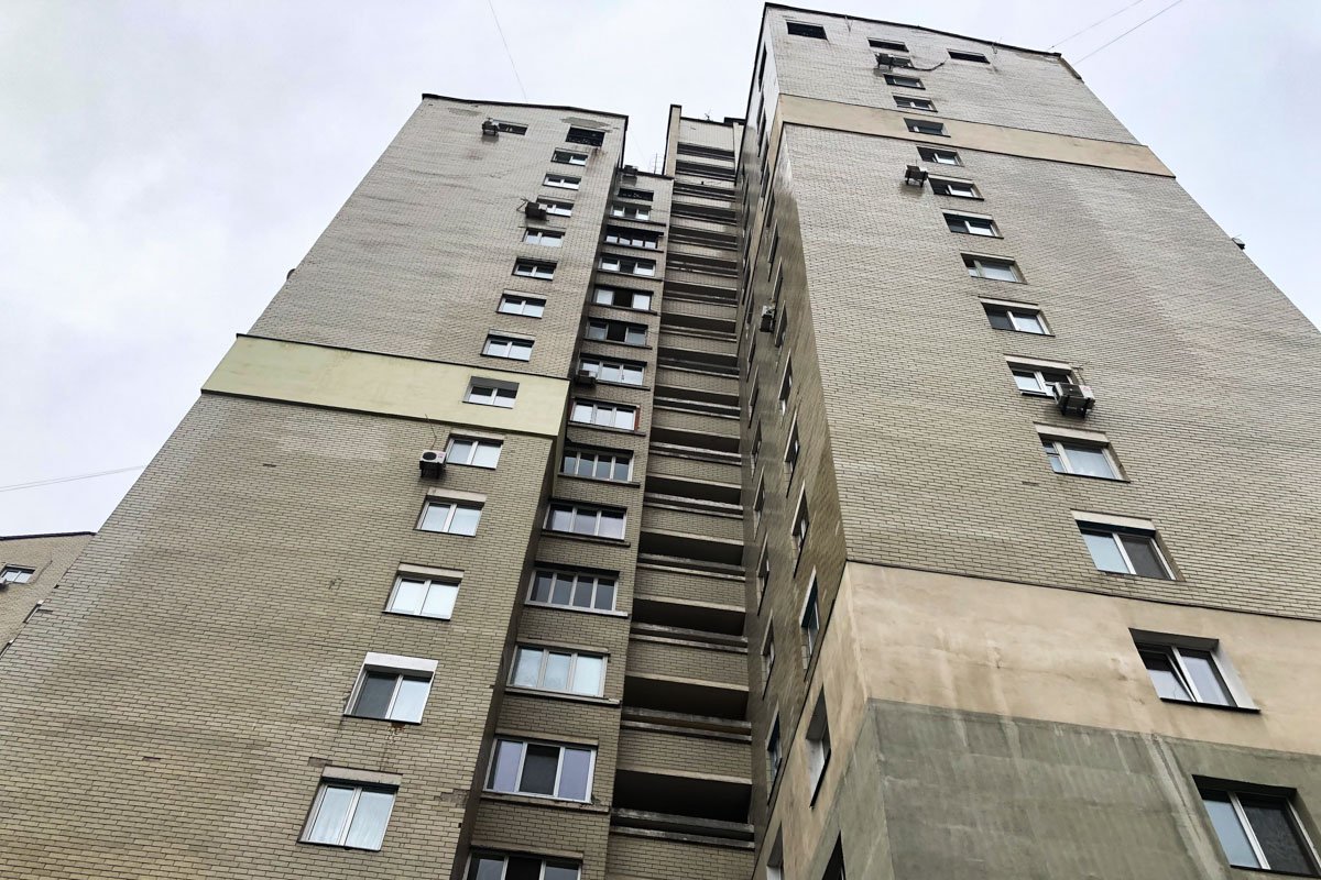 Двадцатиэтажный дом по адресу улица Антоновича 103а