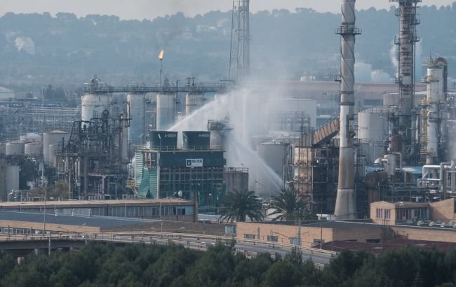 В Испании произошел взрыв на химзаводе: один человек погиб В Испании произошел взрыв на химзаводе: один человек погиб
