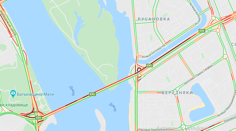 Мосты Киева с утра традиционно стоят 