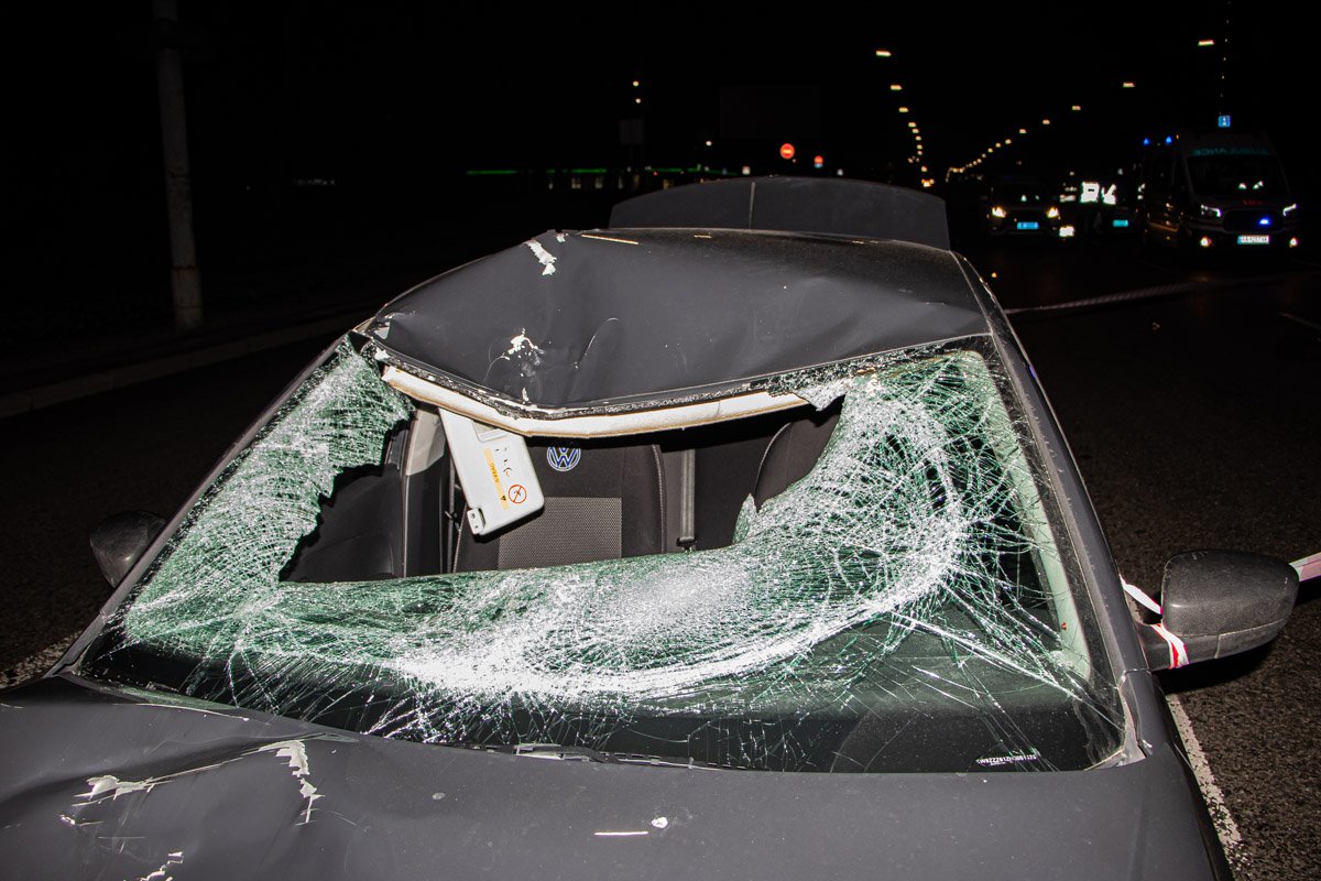 12 марта в Киеве по адресу проспект Победы, 130 Volkswagen Polo службы такси Bolt и пешехода