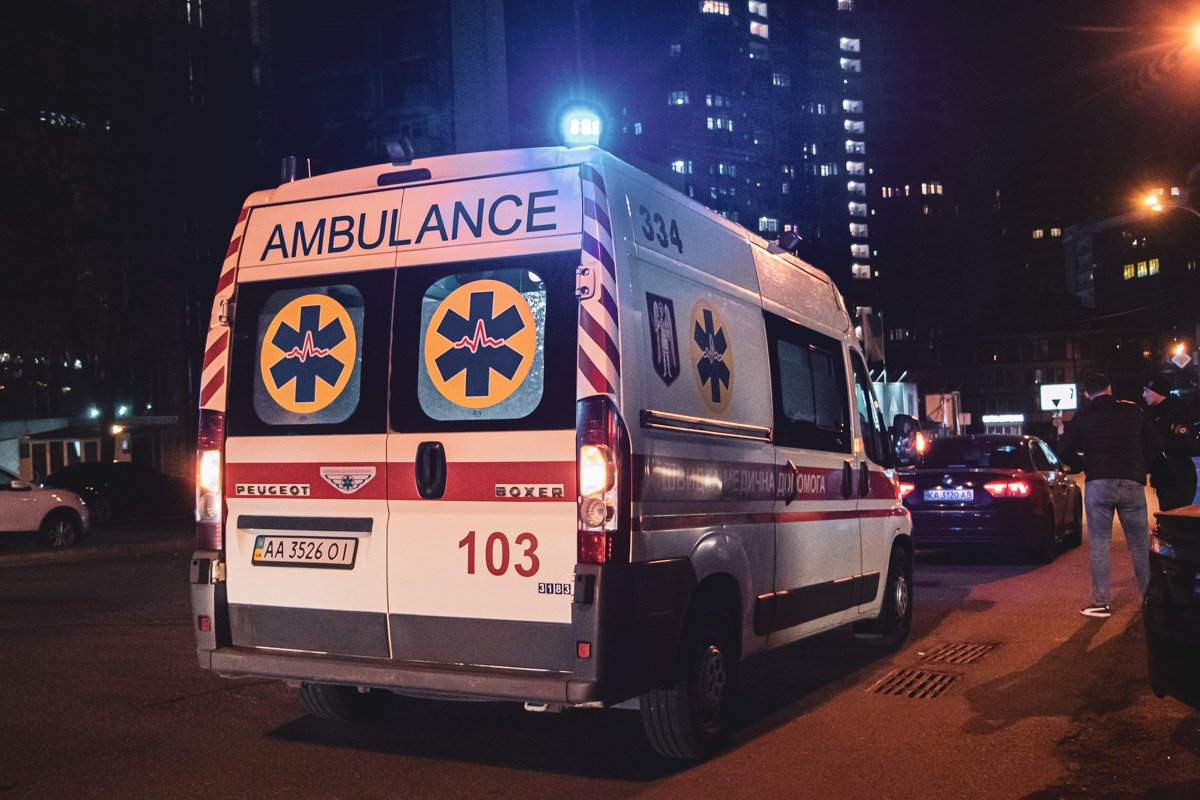 Пуля попала в левое бедро 