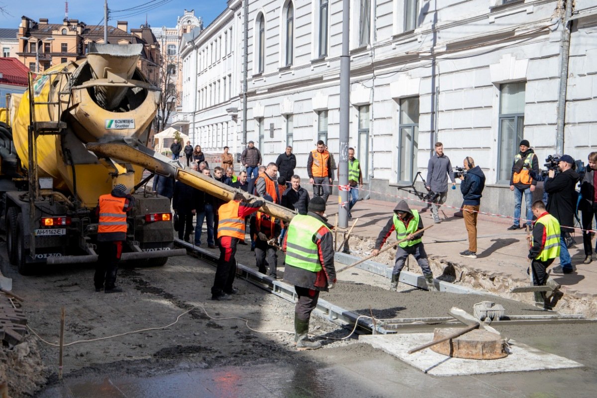 На старом Подоле проводят реконструкцию улицы Покровской На старом Подоле проводят реконструкцию улицы Покровской