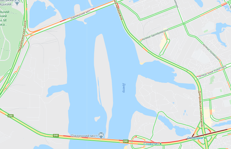 Возле метро "Осокорки" дорога "покраснела" сильнее всего Возле метро "Осокорки" дорога "покраснела" сильнее всего