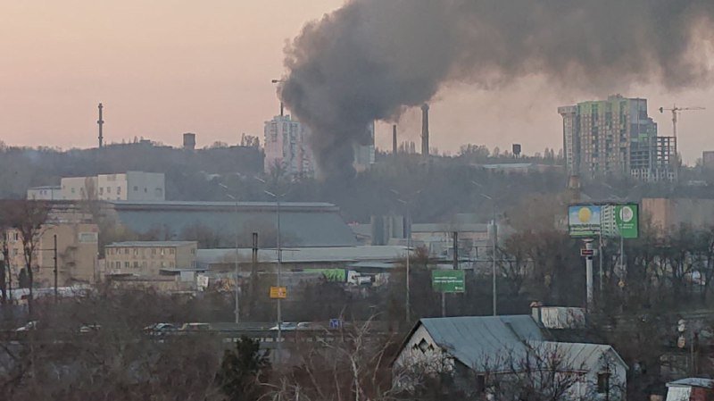 Дым виден с разных районов города Дым виден с разных районов города